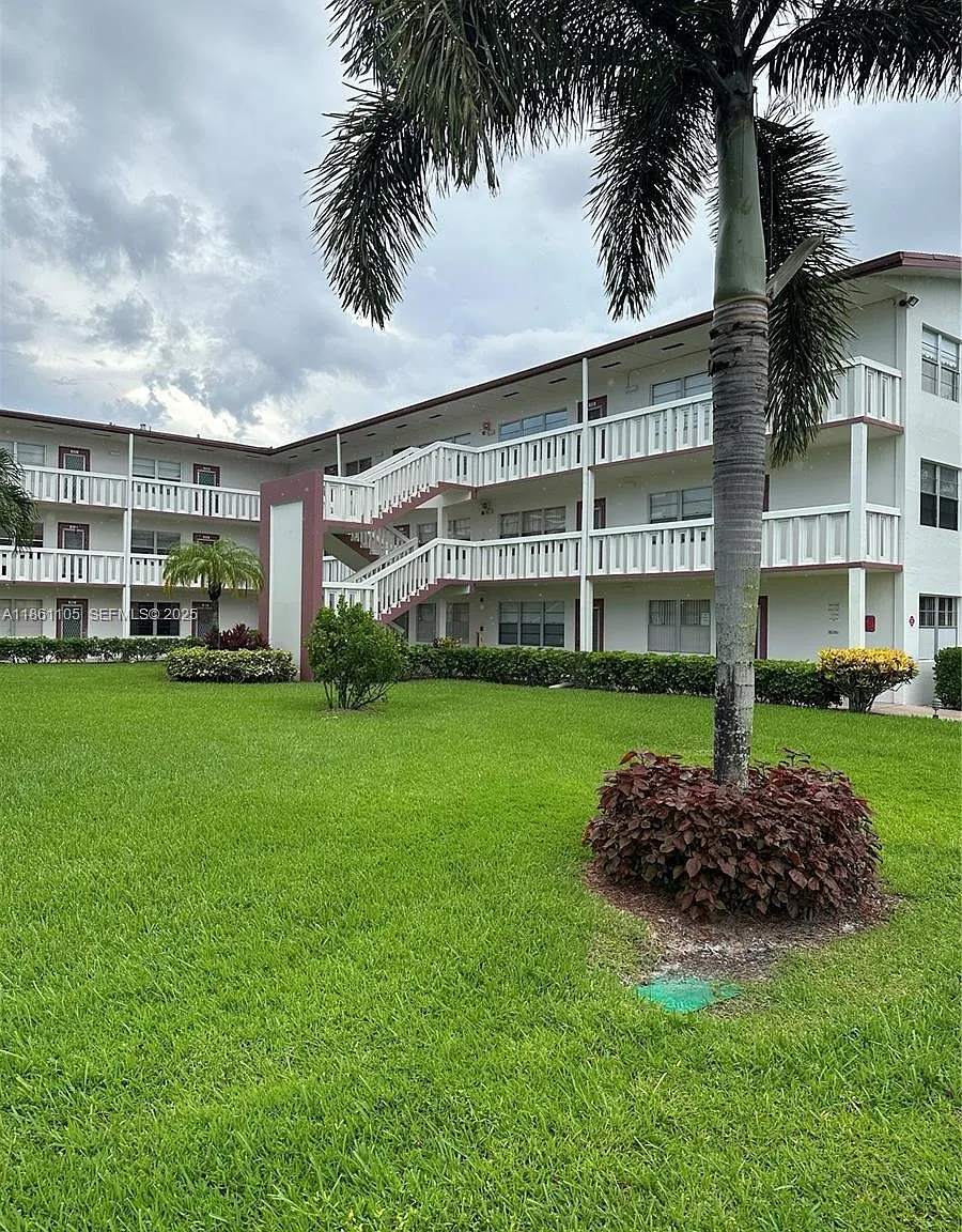 2 bed, 1.5 bath, 819 sqft, $1,600 — Photo 1