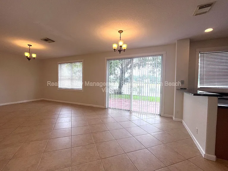 6786 Aliso Ave — Photo 7
