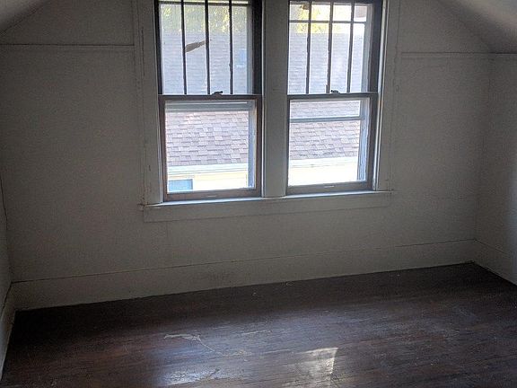 5th image of 700 S Westcott St