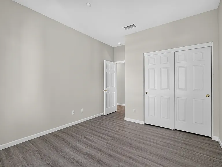 5858 Hazelwood Cmn — Photo 20