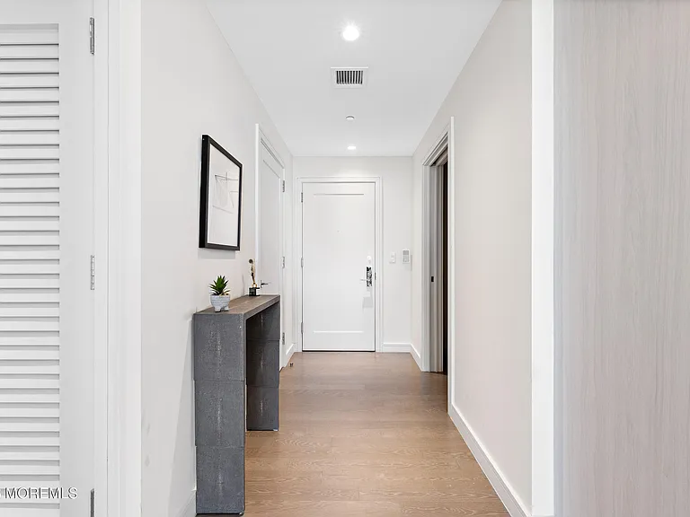 20 Melrose Ter #601 — Photo 9