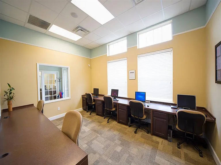Camri Green Apartments — Photo 7