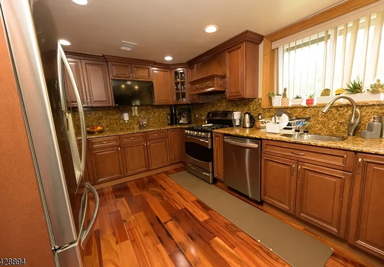 487 Macarthur Ave — Photo 21