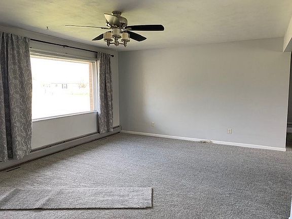 3rd image of 825 W 14th St