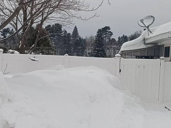 3rd image of 829 Juniper St