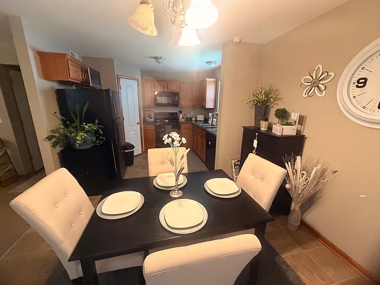 1620 NW Garrett Dr — Photo 3