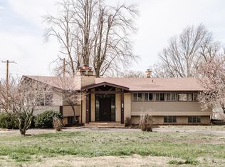 515 S Carnation Dr, Aurora, MO 65605