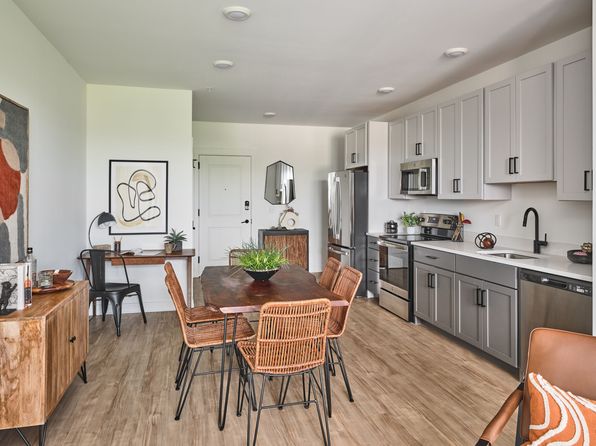 250 E Broad St #308