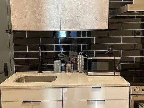 2nd image of 237 Montrose Ave #3F