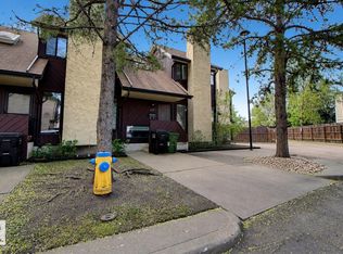 Blue Quill Park Est, Edmonton, AB T6J 5E6