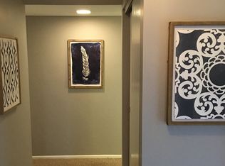 941 Wiltshire Dr APT B, McHenry, IL 60050