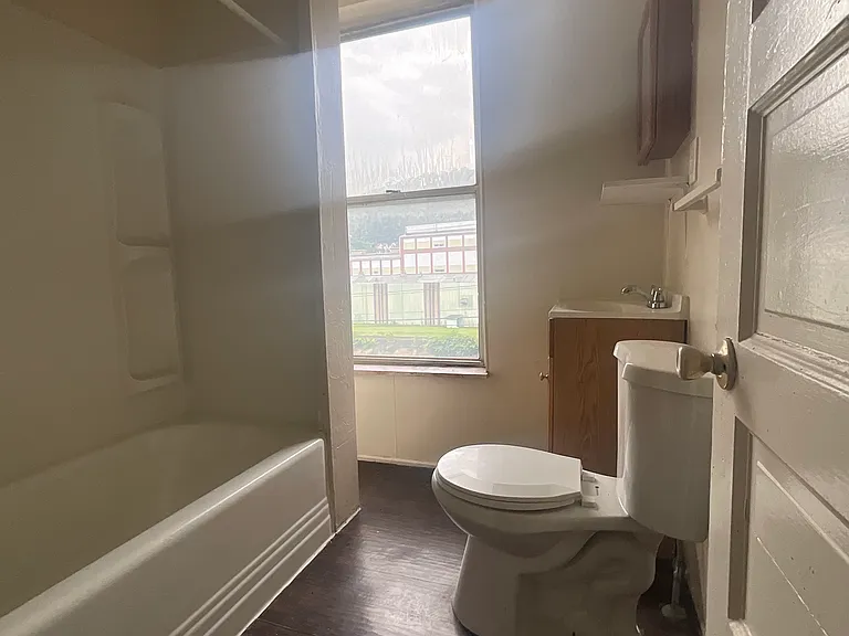 654 Airbrake Ave — Photo 9