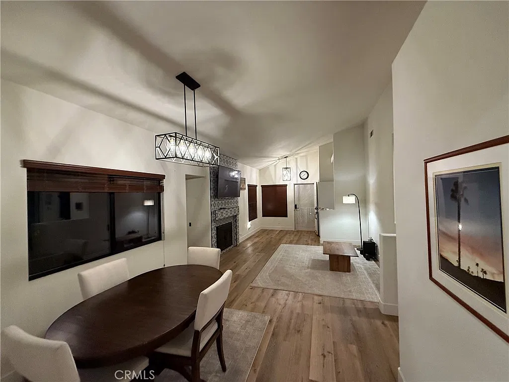 3 bed, 1266 sqft, $3,300 — Photo 4