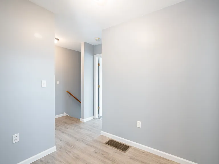 Front St — Photo 15
