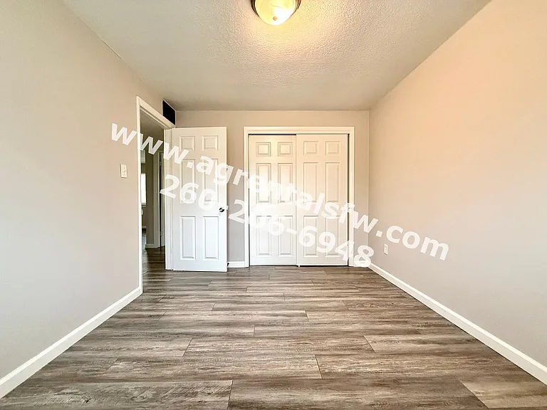 4917/4919 Northcrest — Photo 12