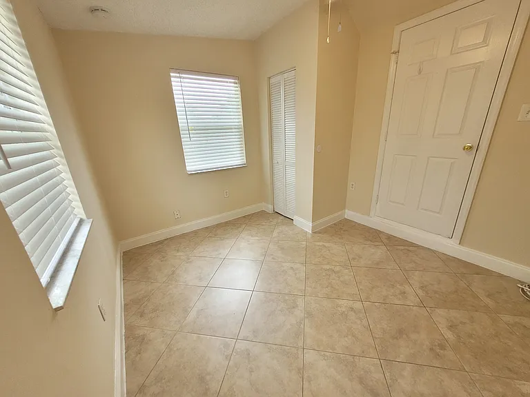 1701 NE 42nd Ct — Photo 13