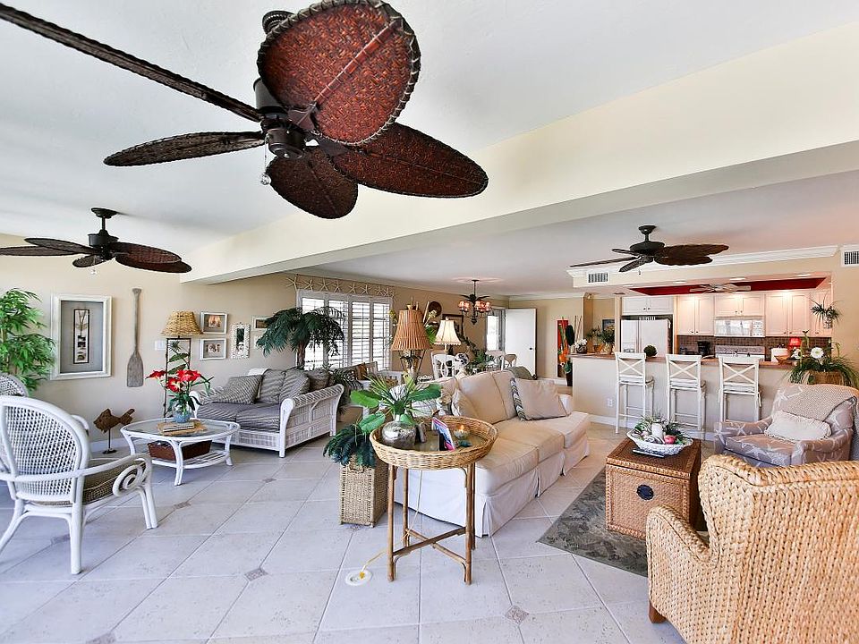 BEAUTIFUL TRAVERTINE FLOORS THROUGHOUT