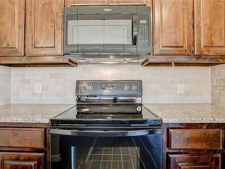 2100 McCallister Dr — Photo 35