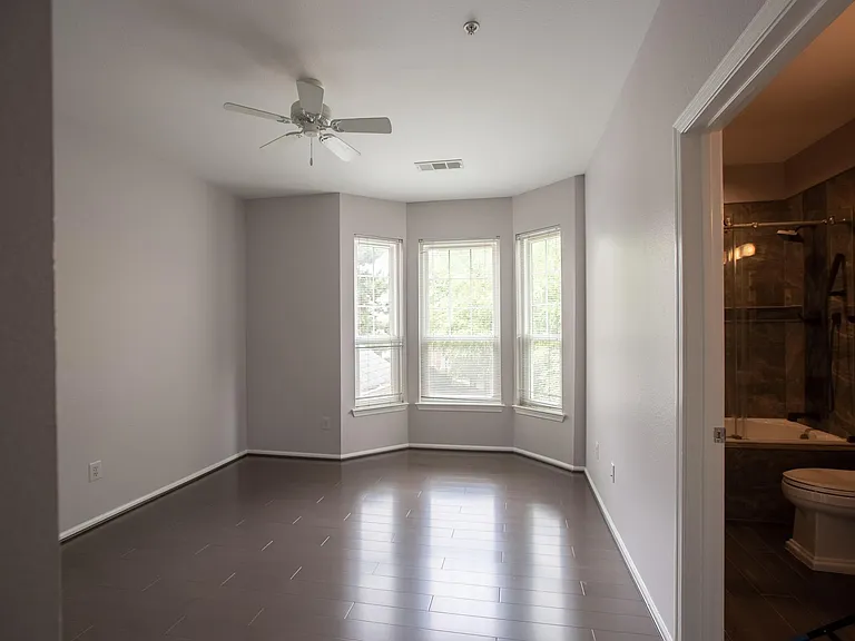 1550 Spring Gate Dr — Photo 7