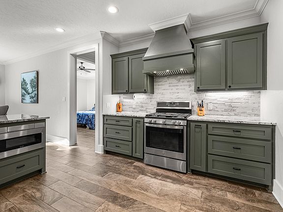 3rd image of 212 Saddle Brook Cir