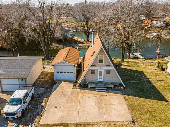 466 Juniper Dr, Petersburg, IL 62675