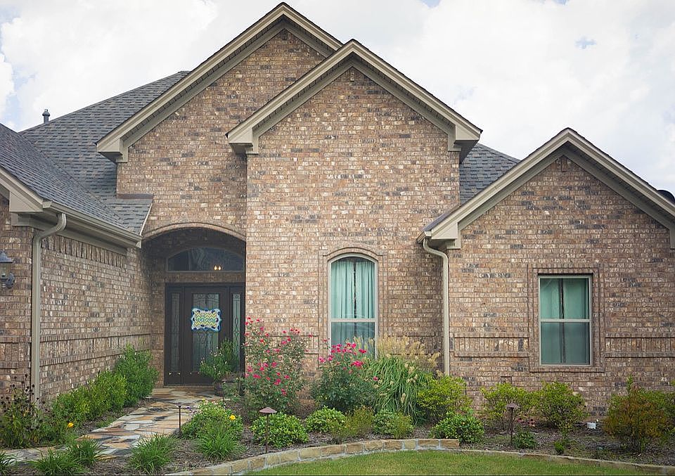 1st image of 5051 Maple Leaf Dr