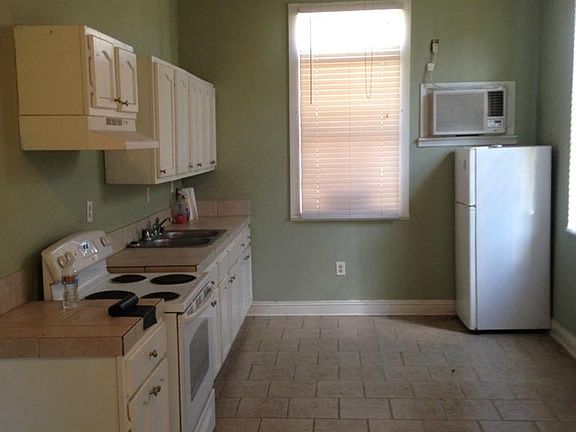 2nd image of 2835-37 General Pershing St