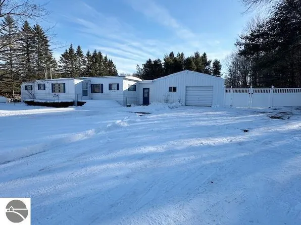 611 W Falmouth Rd, Mc Bain, MI 49657