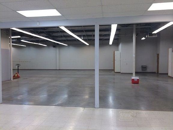 2nd image of 1927 W Jefferson Ave