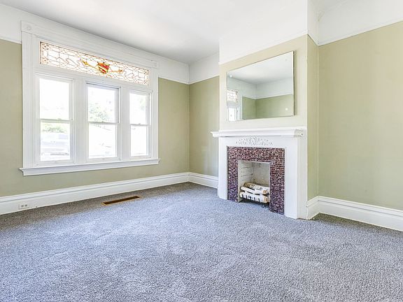2nd image of 15 Saint Thomas St S
