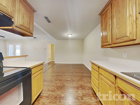4th image of 700 Stribling Cir