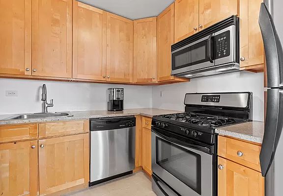5th image of 333 E 14th St APT 18D