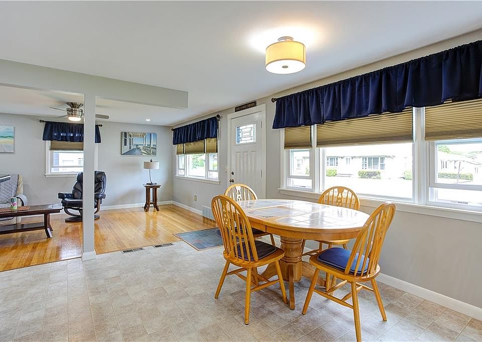 205 Budlong Rd, Cranston, RI 02920 Zillow