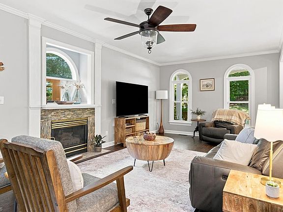 3rd image of 6808 Fox Horn Cir