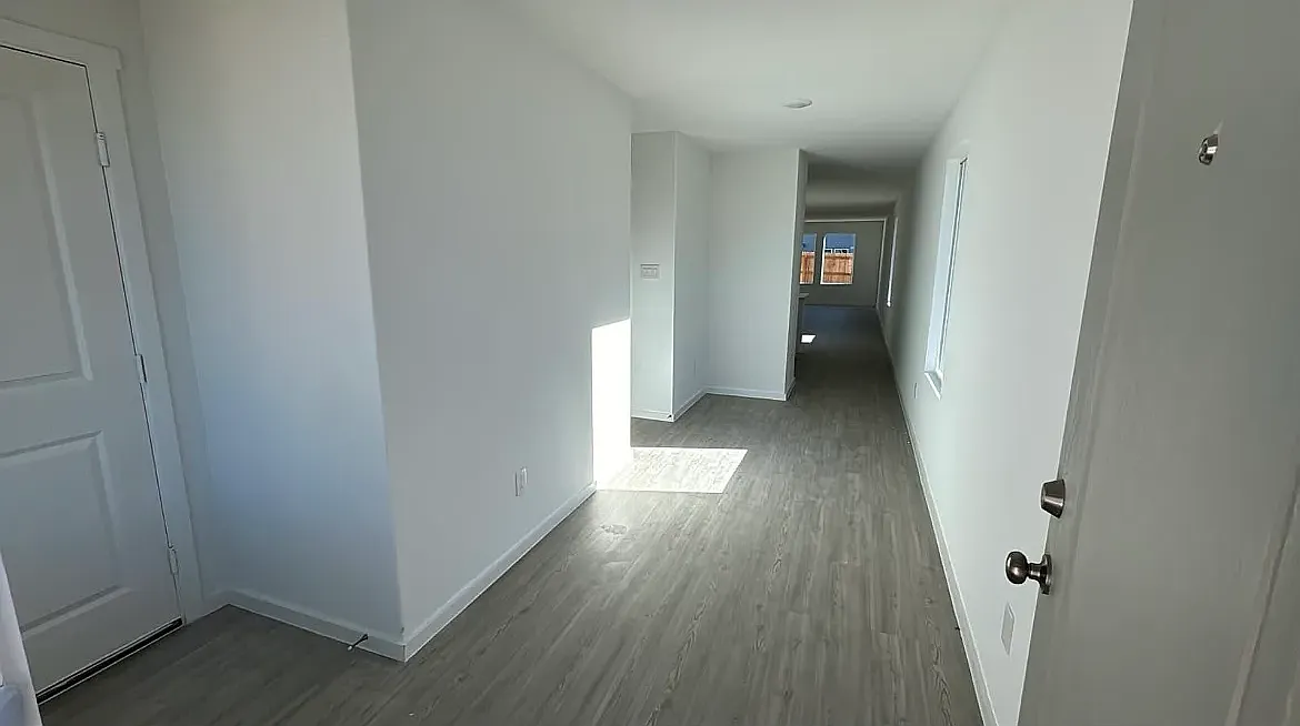 4 bed, 1600 sqft, $1,800 — Photo 1