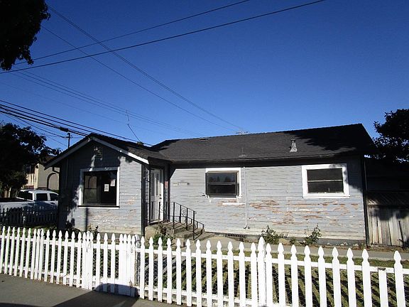 2nd image of 760 College St