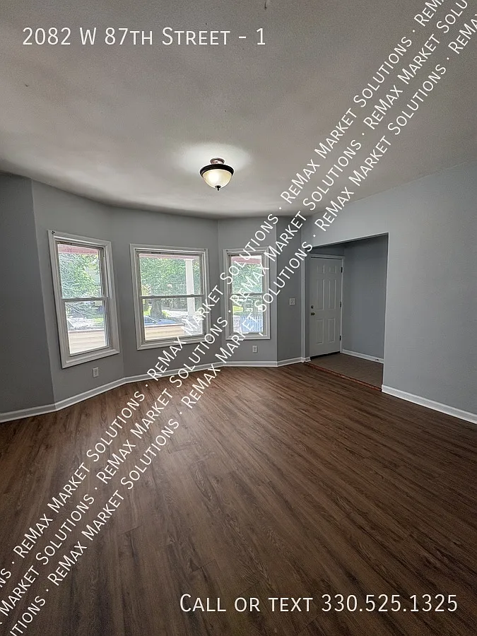 Stunning First floor Unit in Cleveland! — Photo 3