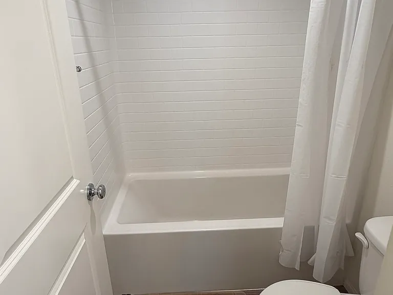 251 Saratoga Ct — Photo 45