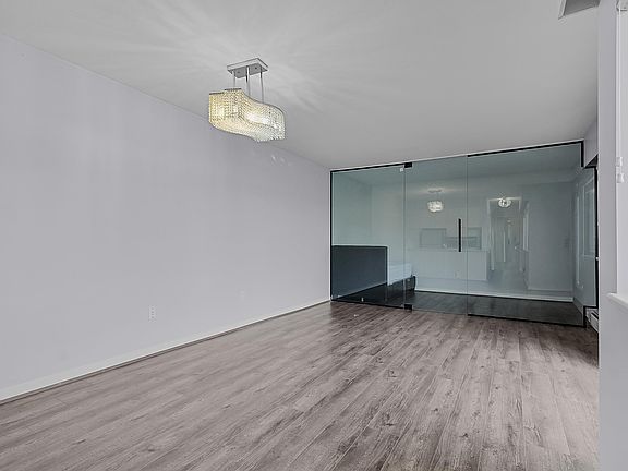 3rd image of 458 E 44th Ave #303