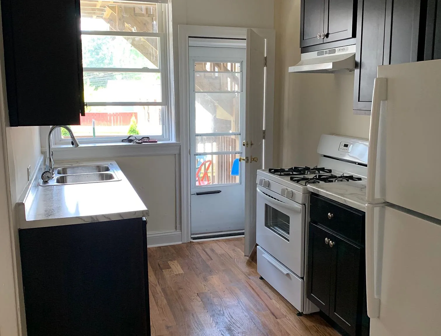 2 bed, 1000 sqft, $2,000 — Photo 1