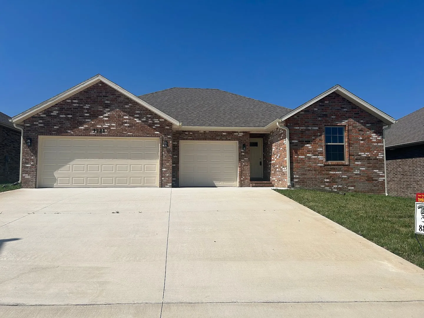 Brand New 3Bed, 2Bath, 3 Car Garage !! — Photo 1