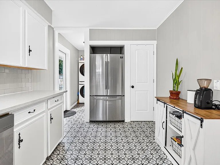 314 Melrose St — Photo 19
