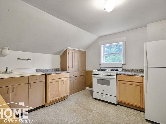 2nd image of 422 Clinton St