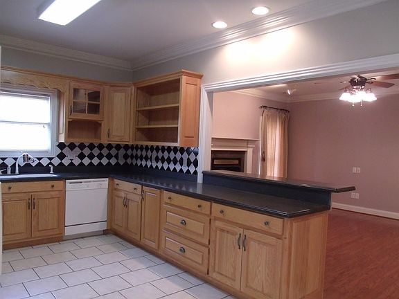 5th image of 373 Chase Cir