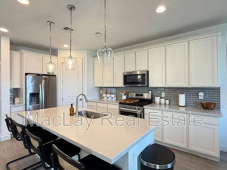 10312 E Revolution Dr — Photo 2