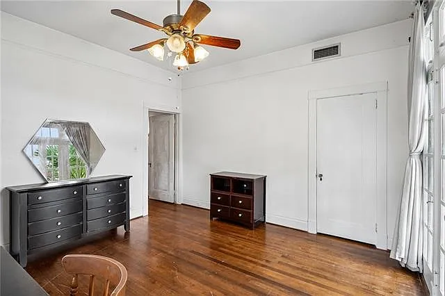 7018 S Claiborne Ave — Photo 10
