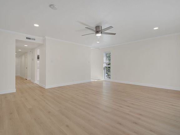 5th image of 899 Webster St APT 2