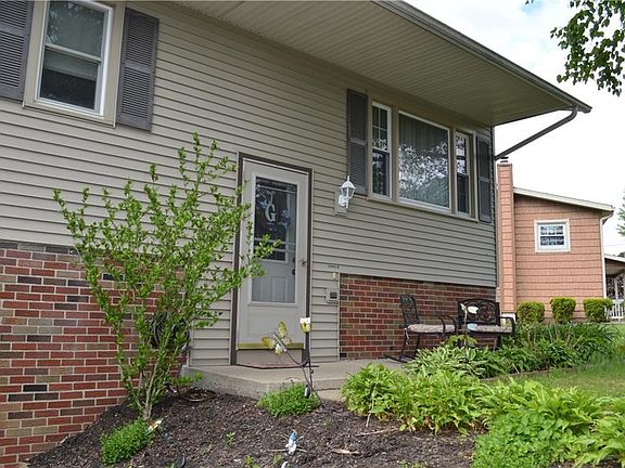 3rd image of 19 Westwood Dr