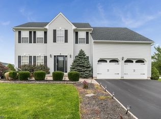 20 Robeson Rdg, Oxford, NJ 07863
