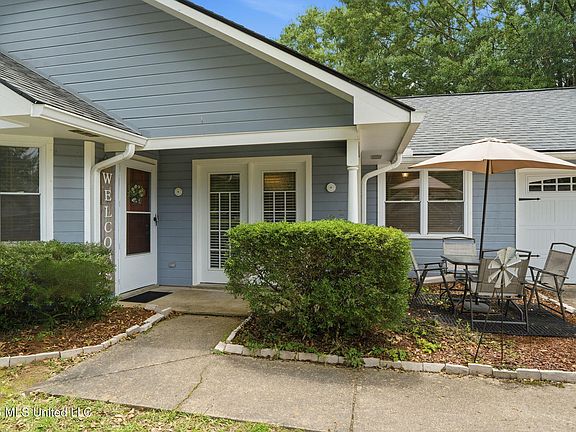 4th image of 615 Mockingbird Dr